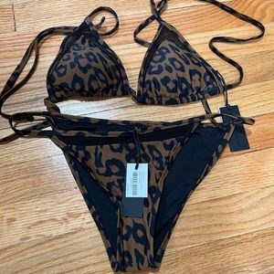 Kendall and Kylie bikini set